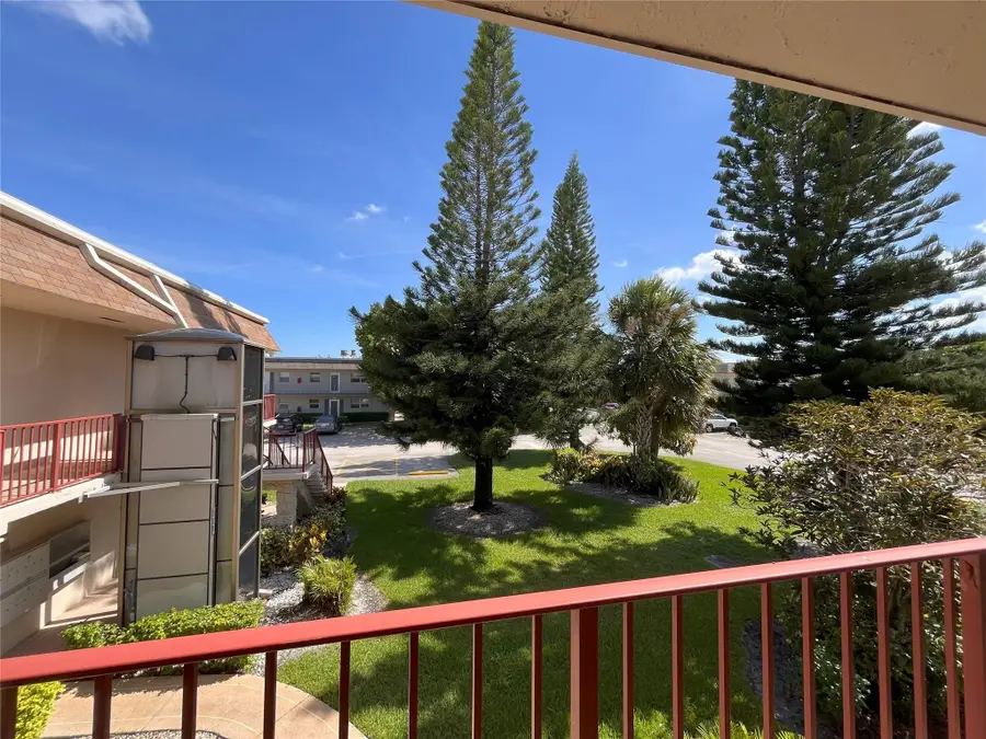 212 Oxford 400 #212, West Palm Beach, FL 33417 - Image #3