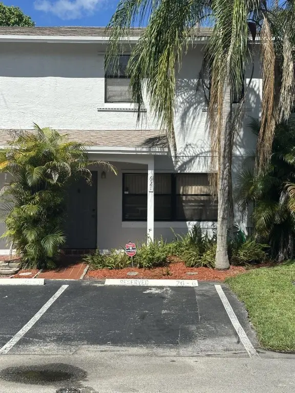 621 NW 105th Way, Pembroke Pines, FL 33026 - Image #2