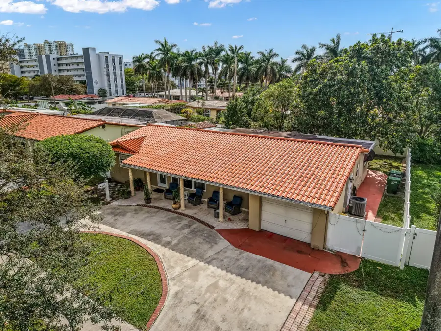 1032 NE 4th Ct, Hallandale Beach, FL 33009 - Image #2