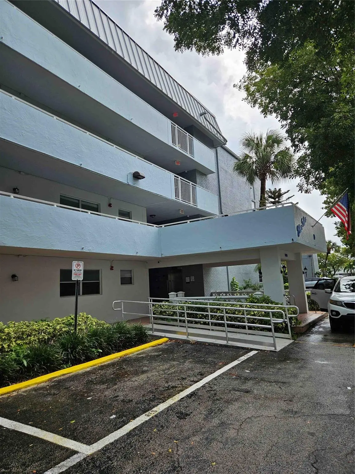 3600 NE 170th St #408, North Miami Beach, FL 33160 - Image #1