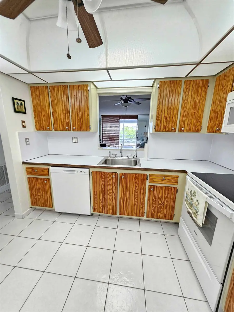 3600 NE 170th St #408, North Miami Beach, FL 33160 - Image #2