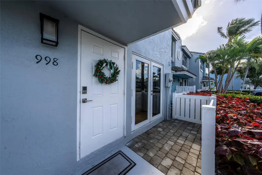 998 E Jeffery St, Boca Raton, FL 33487 - Image #2