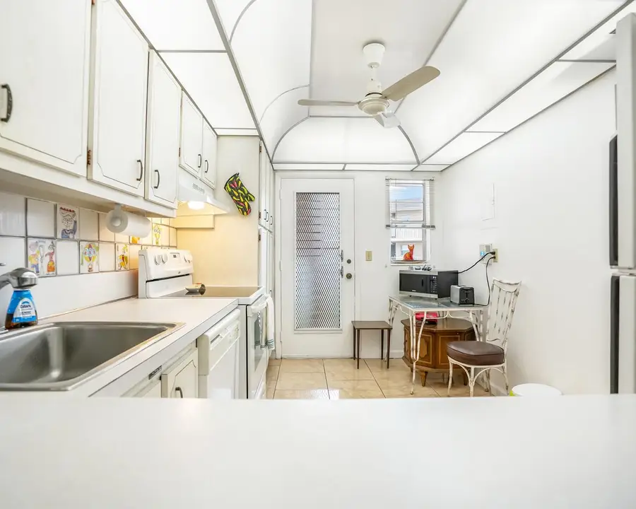 2951 NW 46th Ave #301, Lauderdale Lakes, FL 33313 - Image #2