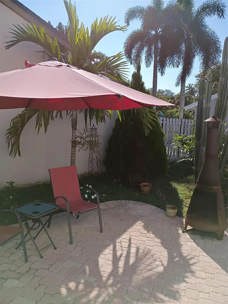 681 Pine Ridge Ter, Davie, FL 33325 - Image #3