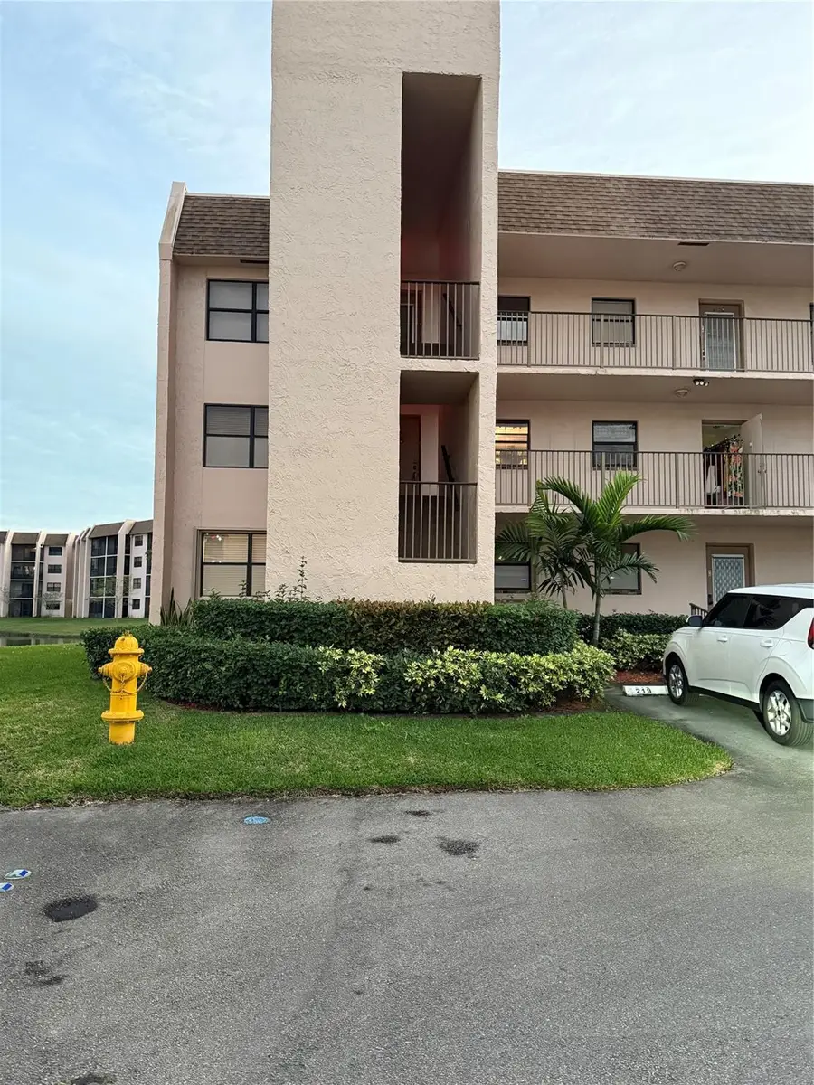 10442 Sunrise Lakes Blvd #303, Sunrise, FL 33322 - Image #3
