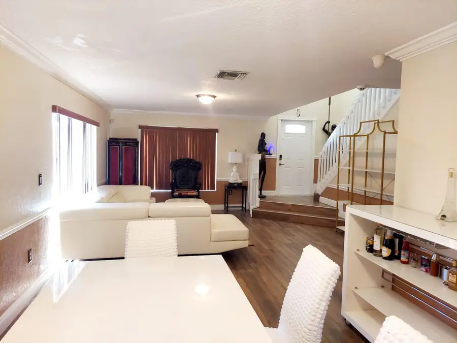 9741 SW 9th Ct, Pembroke Pines, FL 33025 - Image #3