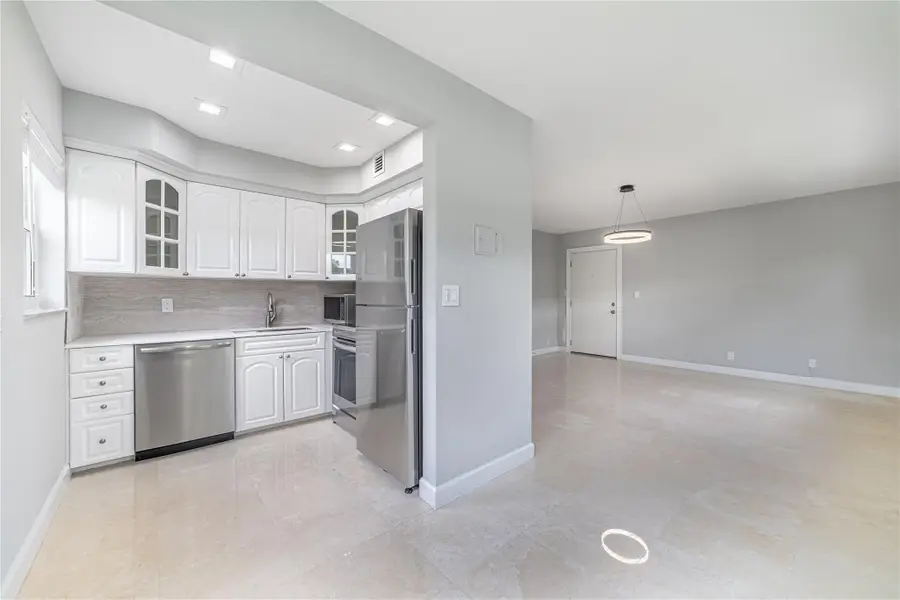 609 NE 13th Ave #303, Fort Lauderdale, FL 33304 - Image #3