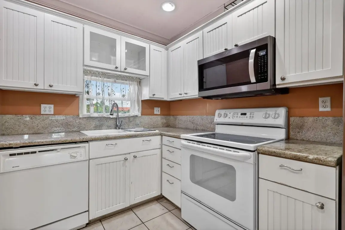 9410 N Hollybrook Lake Drive #303, Pembroke Pines, FL 33025 - Image #1