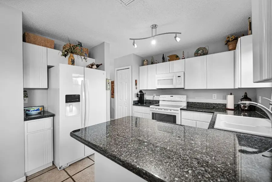 251 W Forest Oak Circle, Davie, FL 33325 - Image #3