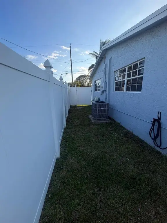 401 NW 39th Street, Deerfield Beach, FL 33064 - Image #2