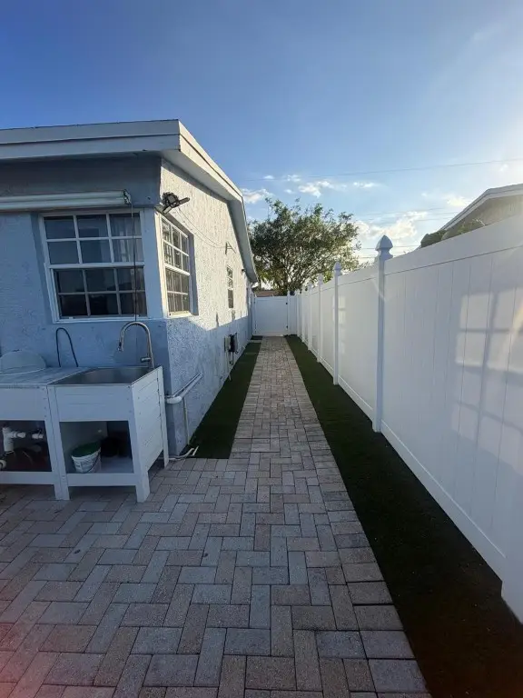 401 NW 39th Street, Deerfield Beach, FL 33064 - Image #3