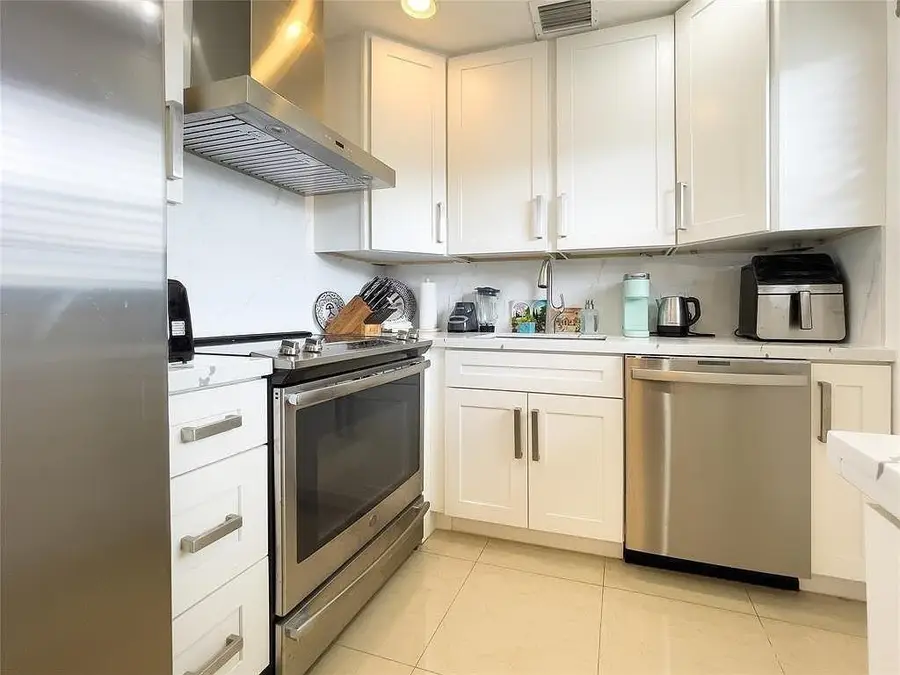 301 Oakridge Q #301, Deerfield Beach, FL 33442 - Image #2