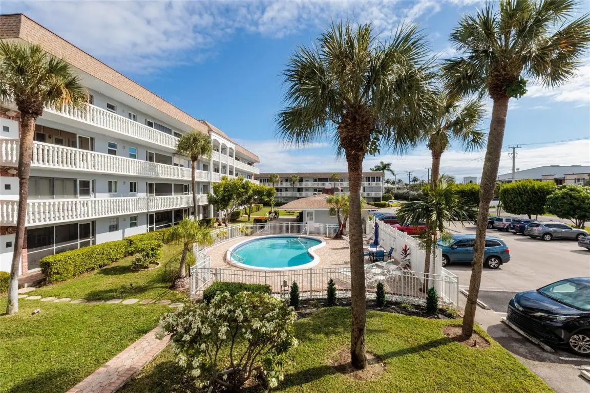 490 SE 19th Avenue #203, Pompano Beach, FL 33060 - Image #1