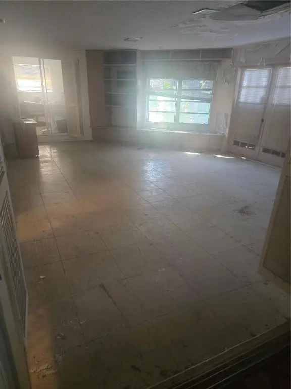 6581 NE 20th Way, Fort Lauderdale, FL 33308