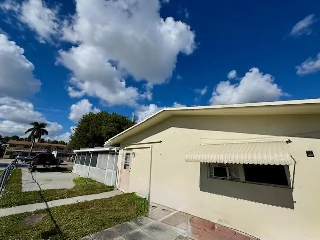 271 SW 11th Avenue, Hallandale Beach, FL 33009 - Image #1
