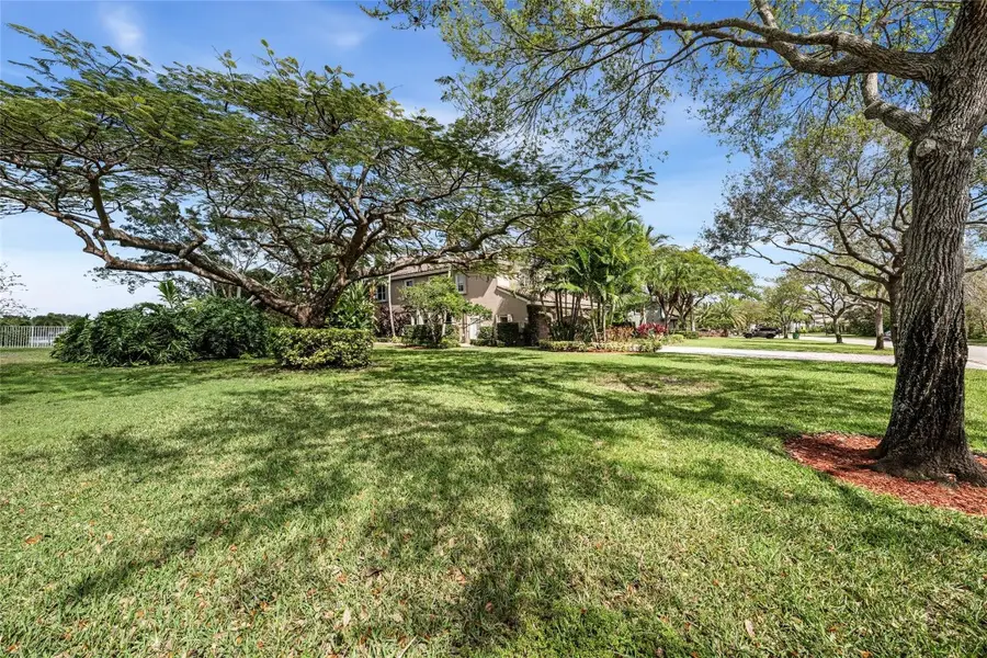 11047 Garden Ridge Court, Davie, FL 33328 - Image #3