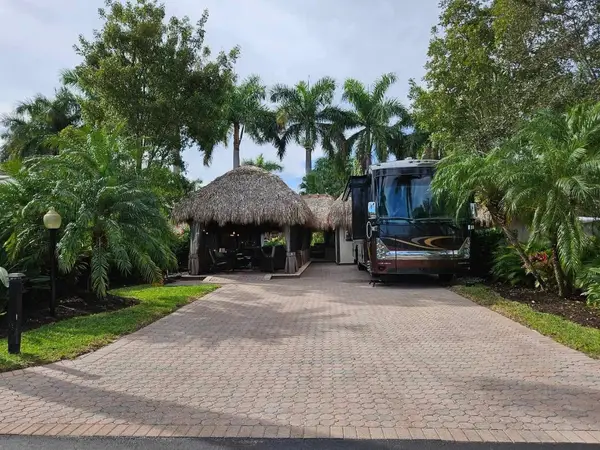 465 S Carol Parkway #465, Margate, FL 33068