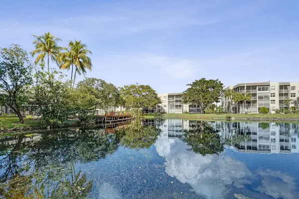 9235 Lagoon Place #308, Davie, FL 33324