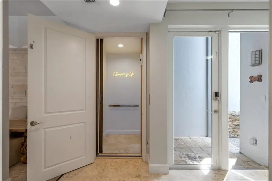 302 NE 8th Avenue, Fort Lauderdale, FL 33301 - #3