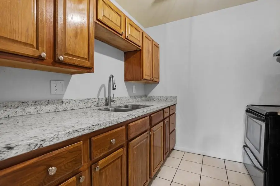 2424 NW 39th Way #202, Lauderdale Lakes, FL 33311 - Image #3
