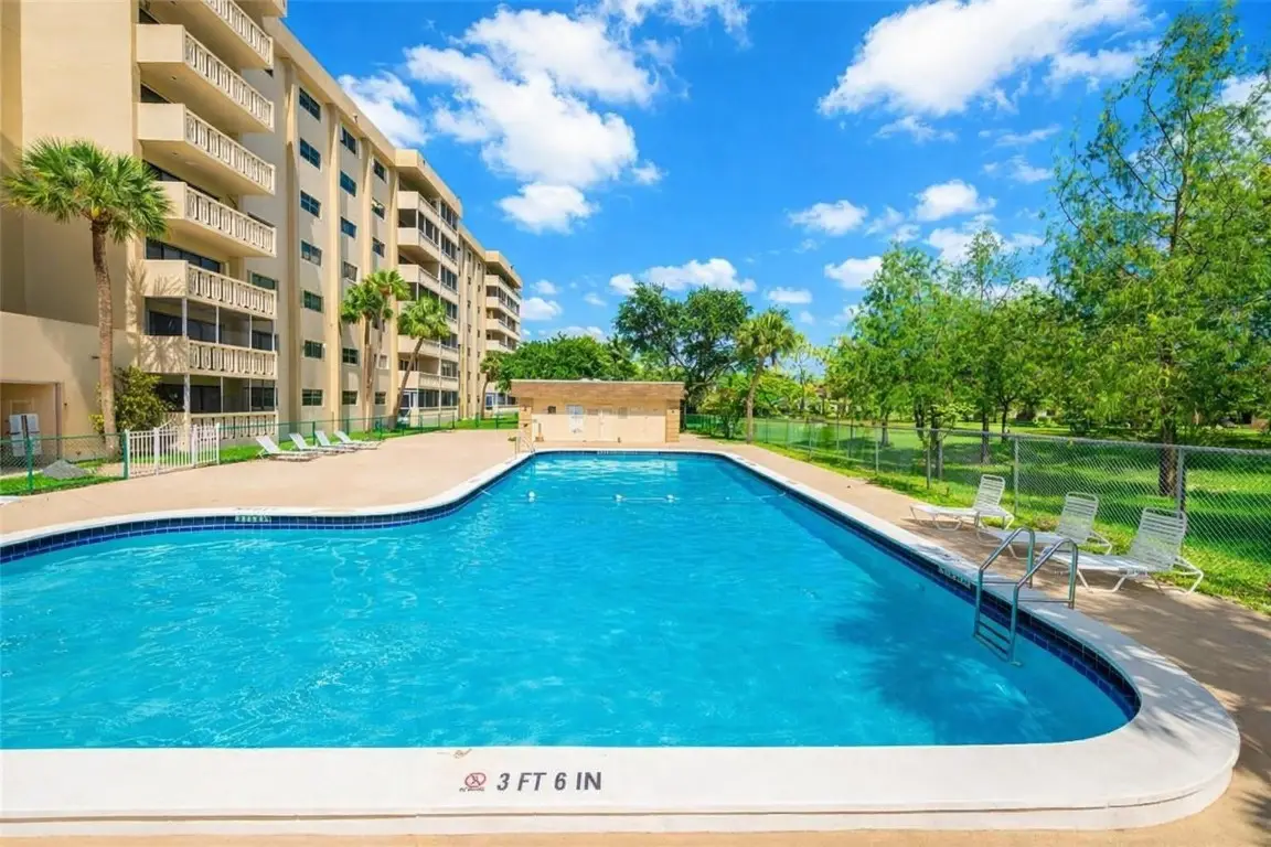 800 NE 195th Street #606, Miami, FL 33179 - Image #1