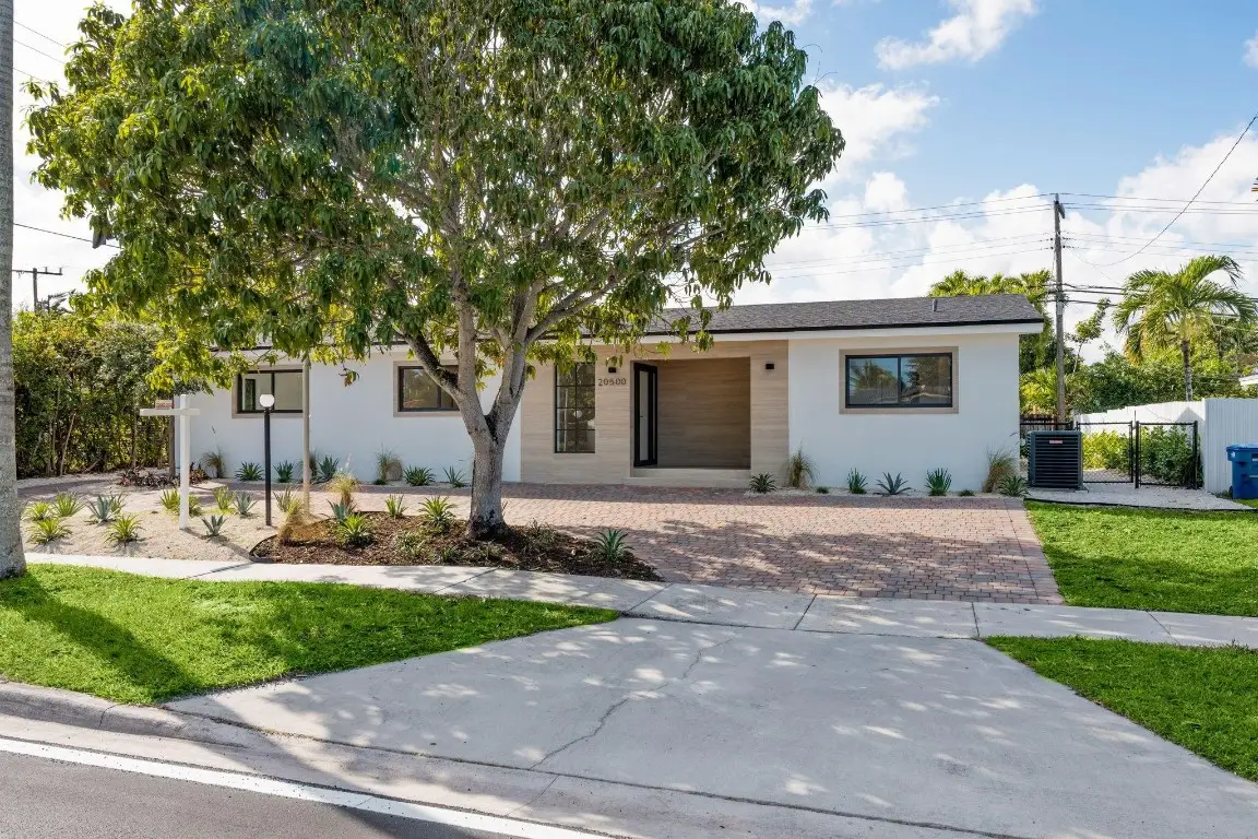 20500 Highland Lakes Boulevard, Miami, FL 33179 - Image #1