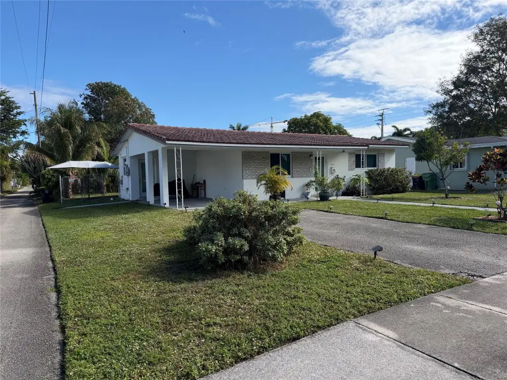 206 NE 5th Avenue, Dania, FL 33004 - #1