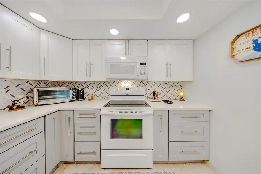 3980 Oaks Clubhouse Drive #210, Pompano Beach, FL 33069 - Image #3