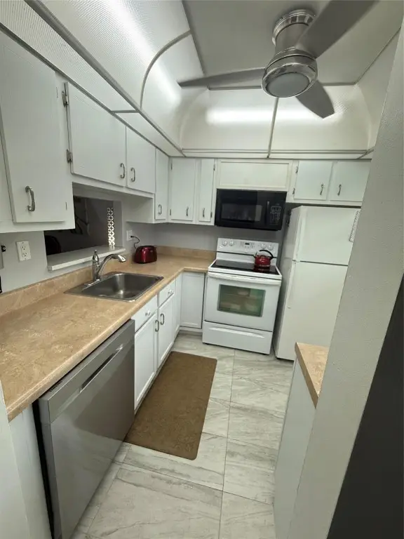 3431 NW 50th Avenue #304, Lauderdale Lakes, FL 33319 - Image #2