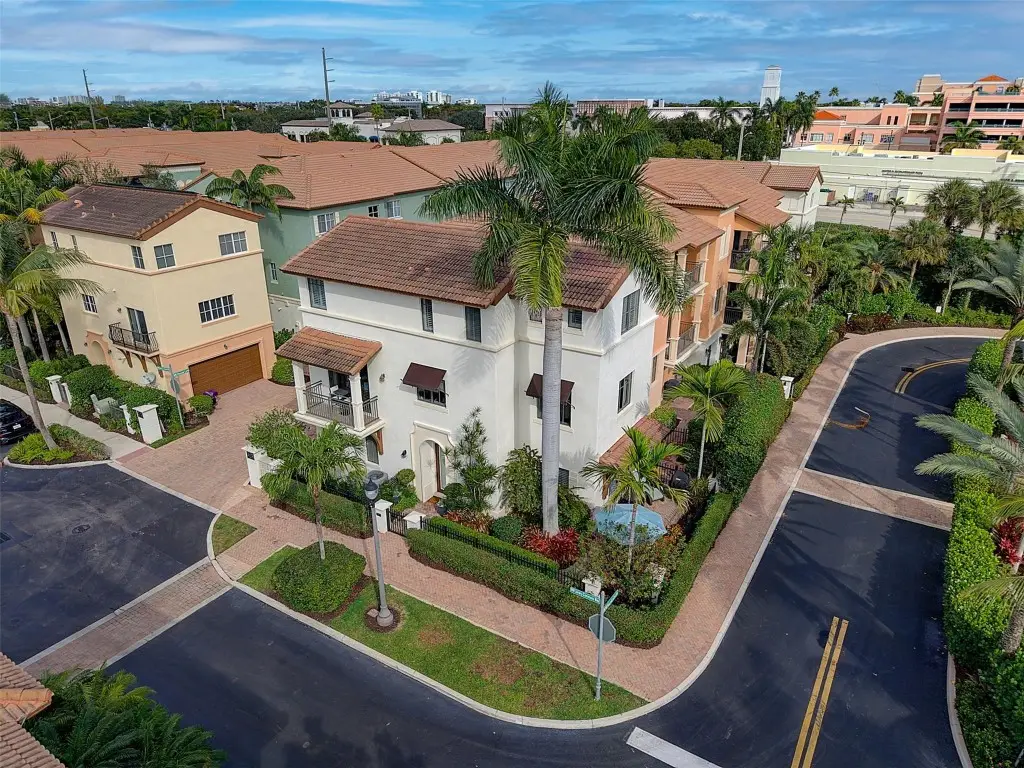 72 NW Chaucer Lane, Boca Raton, FL 33432 - Image #1