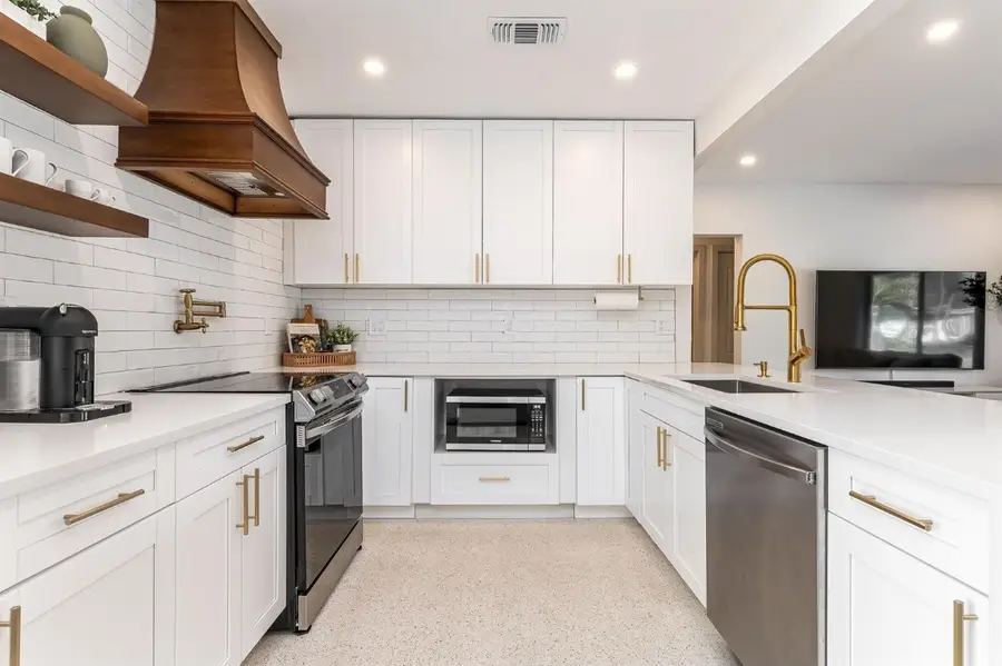 1604 NE 16th Avenue, Fort Lauderdale, FL 33305 - Image #3