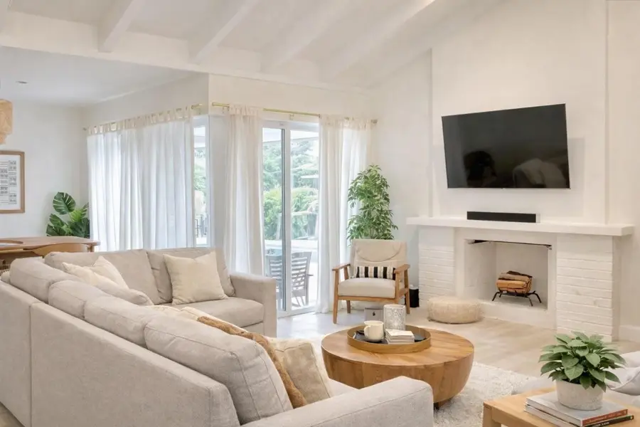 126 Laurel Road, Hollywood, FL 33021 - Image #2