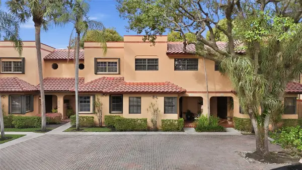 261 NE 16th Place #305, Fort Lauderdale, FL 33305