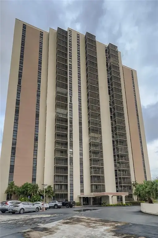 20301 W Country Club Drive #1127, Aventura, FL 33180