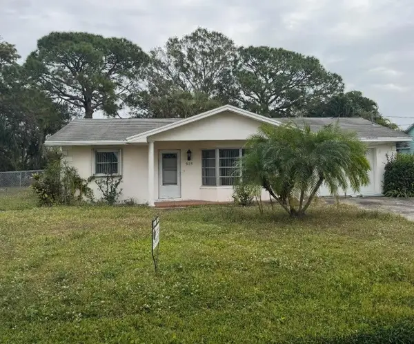 925 SW Curtis Street, Port St Lucie, FL 34983