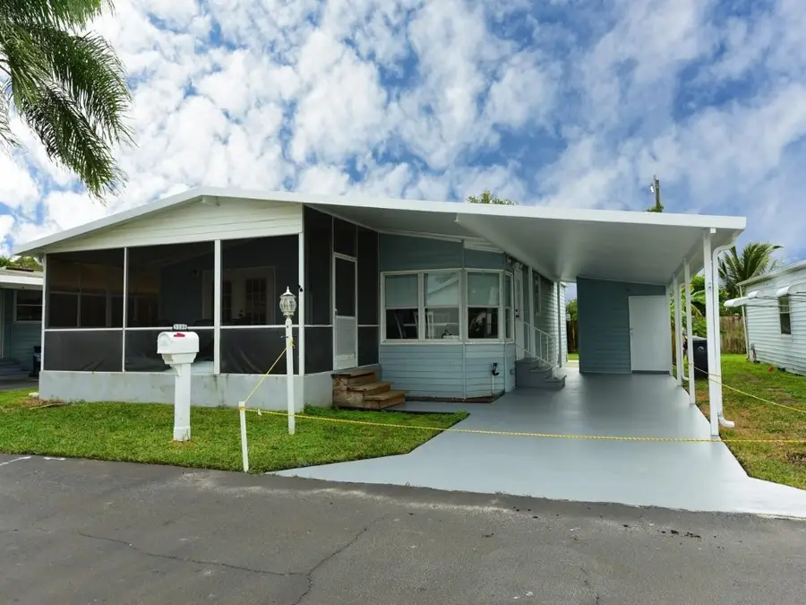 3389 Lake Overlook Place, Lake Worth, FL 33462 - Image #2