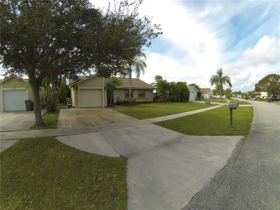 9138 Bedford Drive, Boca Raton, FL 33434 - Image #2