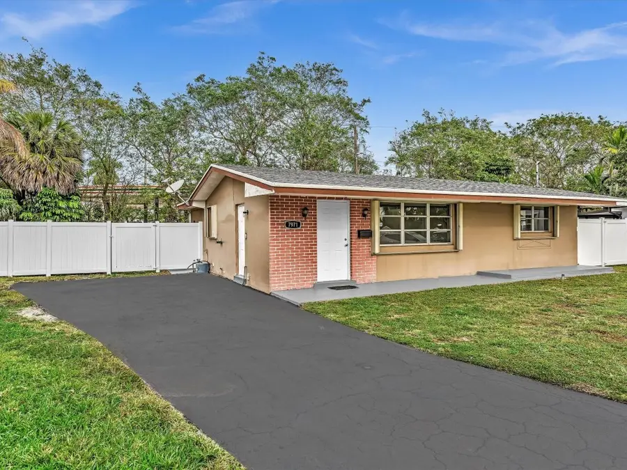 7971 NW 16th Street, Pembroke Pines, FL 33024 - Image #2