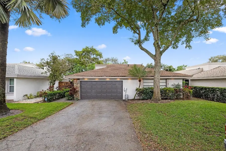136 Greens Road, Hollywood, FL 33021 - Image #2