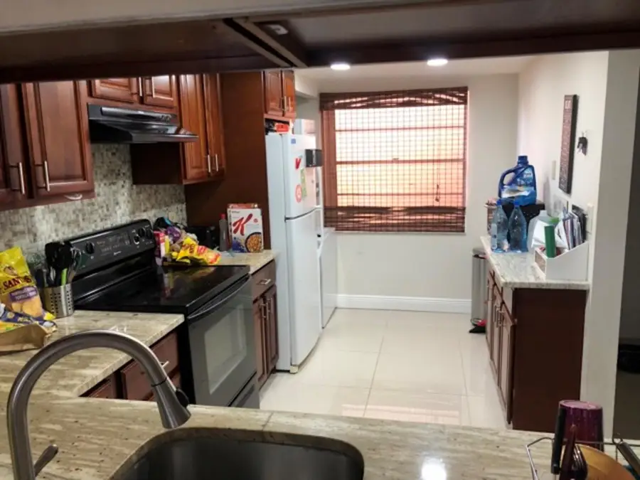 430 Commodore Drive #310, Plantation, FL 33325 - Image #2