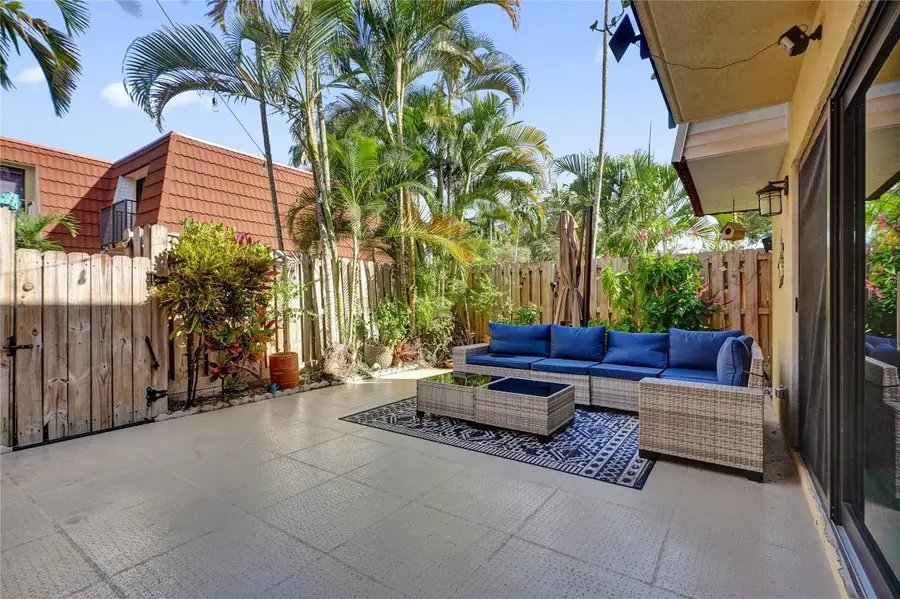 9925 NW 6th Court, Plantation, FL 33324 - Image #3