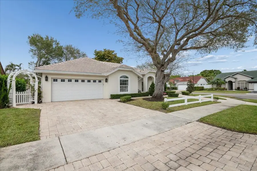 401 Barbri Lane, Davie, FL 33325 - Image #2