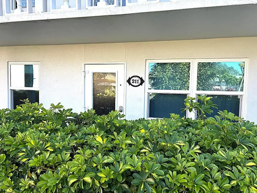 211 N Oakridge #211, Deerfield Beach, FL 33442 - Image #2