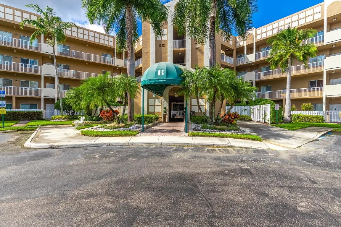 7623 Southampton Terrace #112, Tamarac, FL 33321 - Image #1