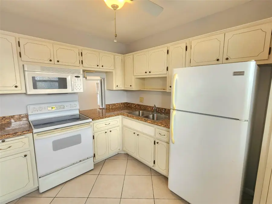 2223 Park Lane #105, Hollywood, FL 33021 - Image #2