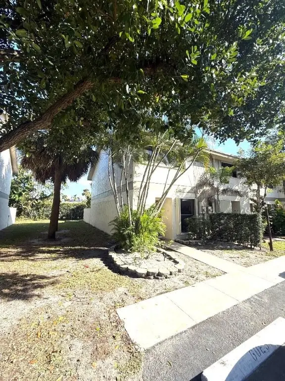 3070 S Oakland Forest Drive #306, Oakland Park, FL 33309 - Image #2