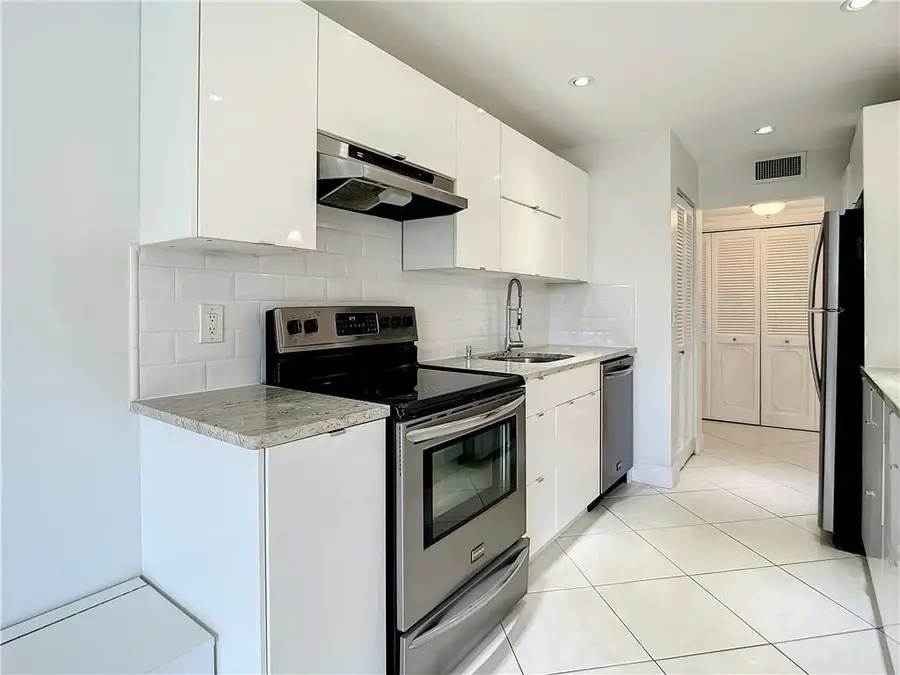 6342 Longboat Lane #404, Boca Raton, FL 33433 - Image #3