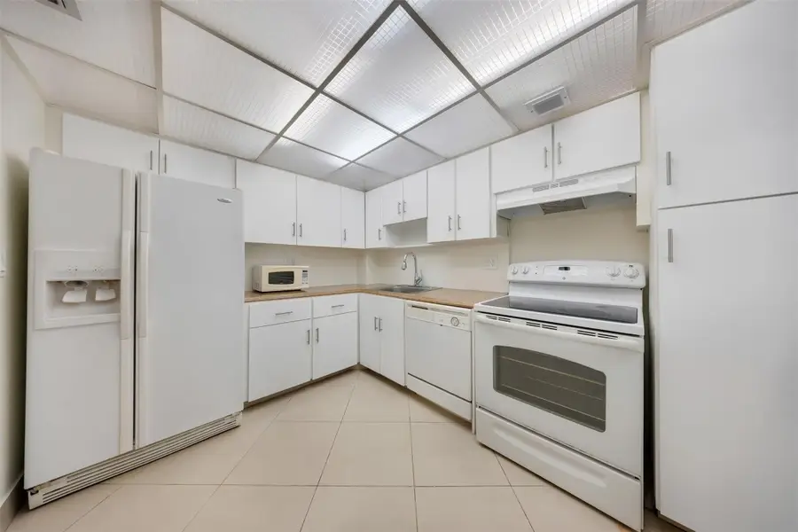 2850 N Palm Aire Drive #104, Pompano Beach, FL 33069 - Image #3