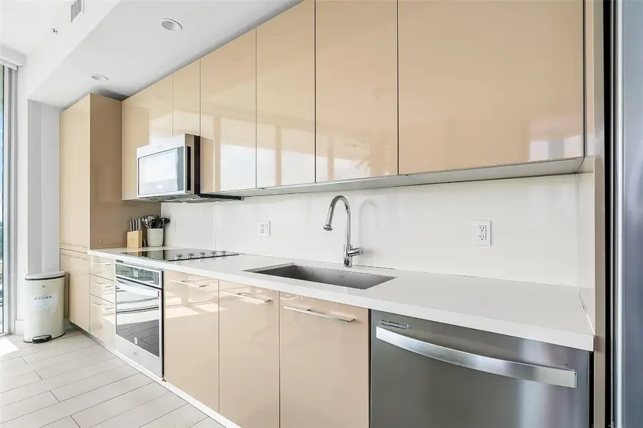 2000 Metropica Way #1410, Sunrise, FL 33323 - Image #2