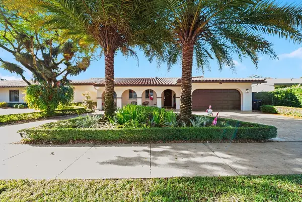 6320 Pent Place, Miami Lakes, FL 33014